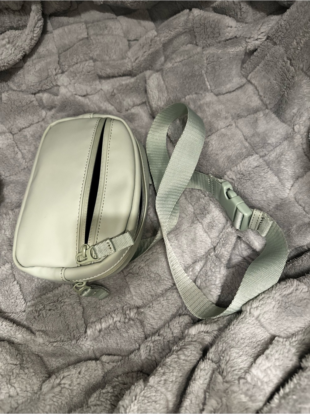 Mint Green Faux Leather Belt Bag - Picture 4 of 10